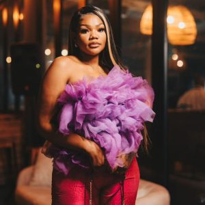 Xoli in Workers Set